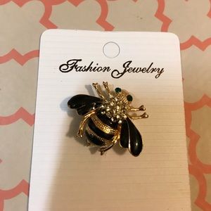 Bee 🐝 brooch